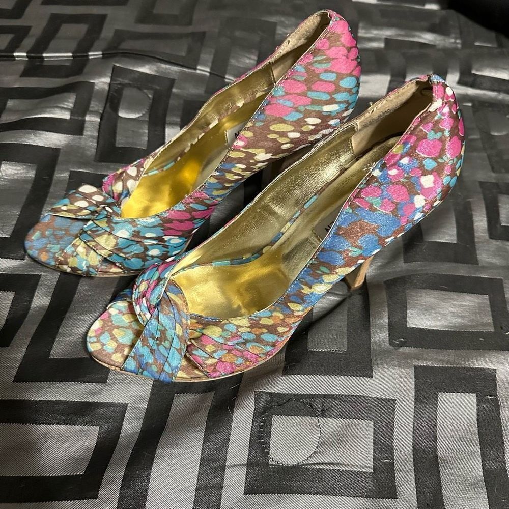 Steve Madden multi color peep toe, fabric upper, leather sole, corkscrew heel,